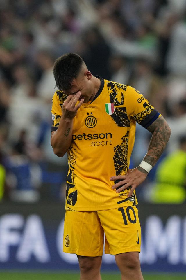 乐动体育-欧国联赛场上搏杀正酣，胜者将称王(欧国联赛程2021赛果)