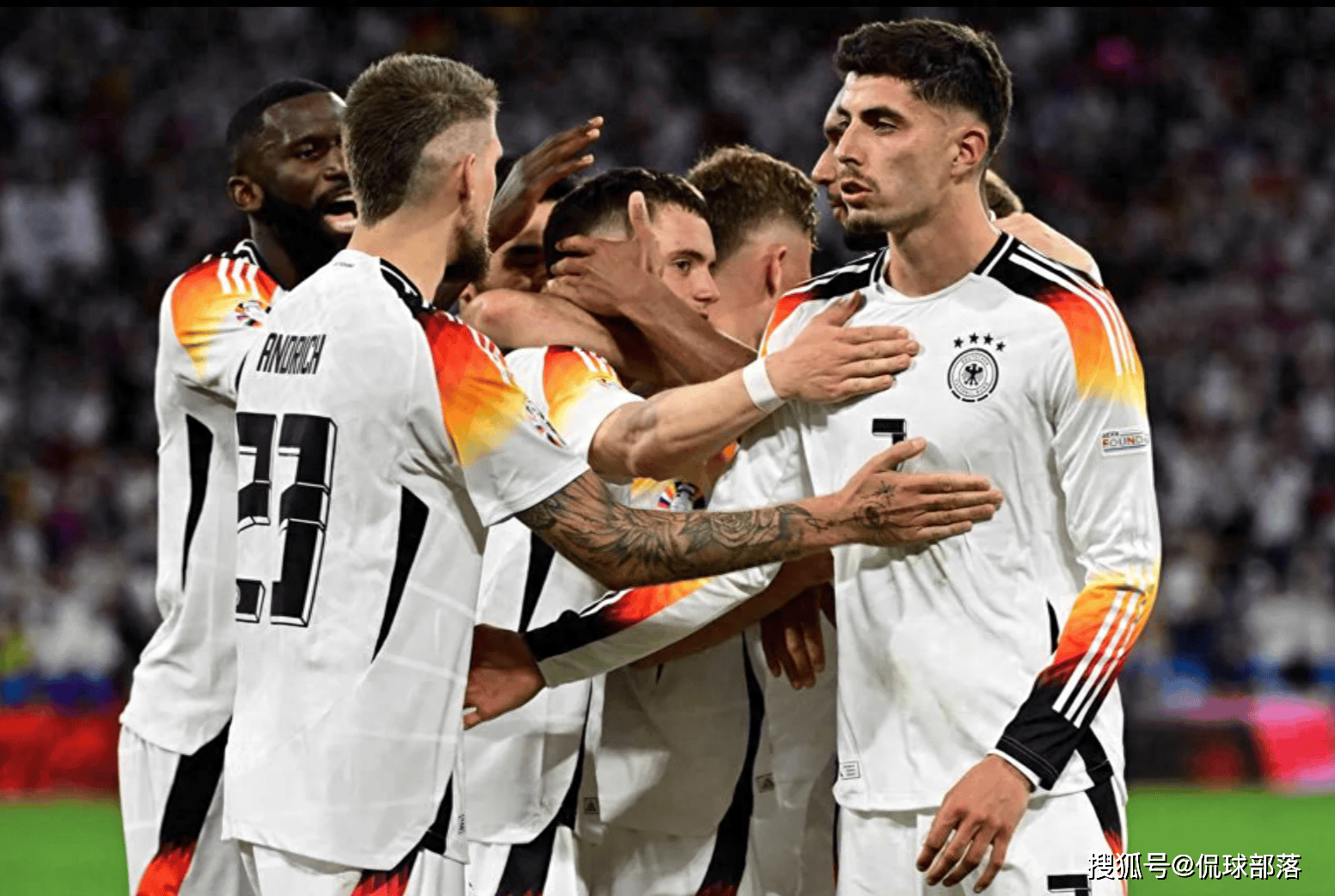 乐动体育平台-包含燃烧战火激情渲染，欧洲足球联赛搏击不止的词条