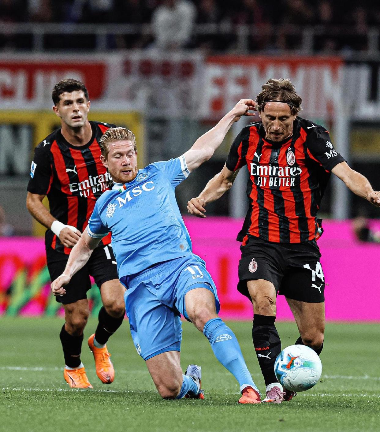 乐动网站-AC米兰客场战胜对手，积分榜上节节攀升